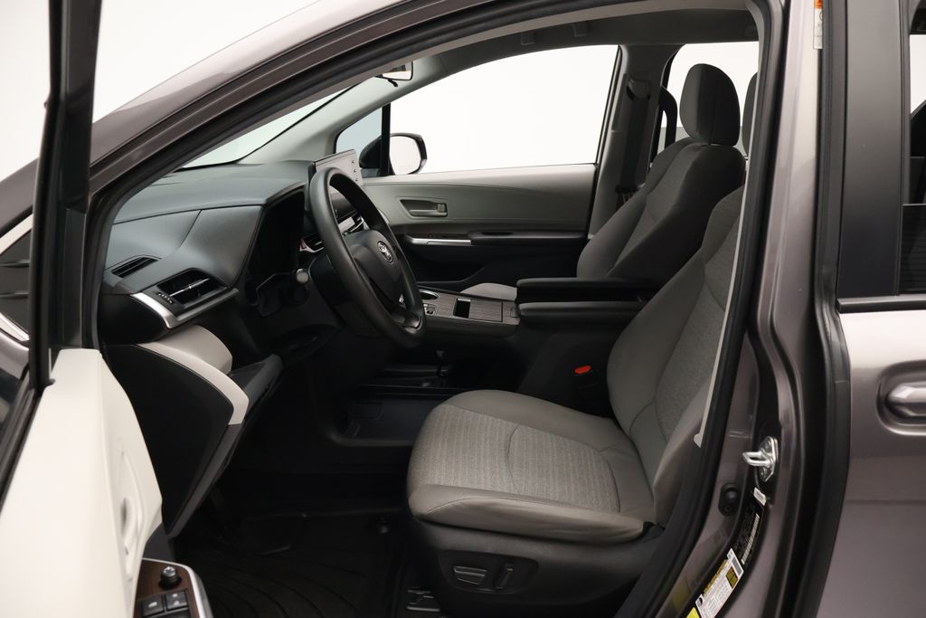 Thumbnail: 2023 Toyota Sienna - 14