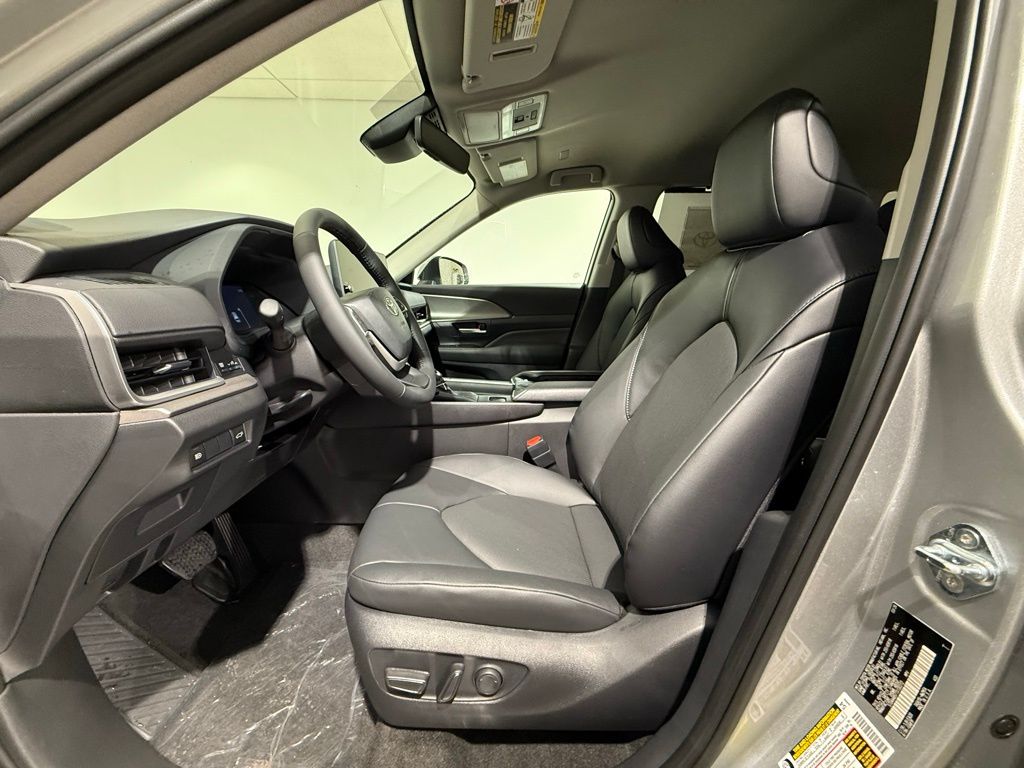 Thumbnail: 2026 Toyota Grand Highlander - 13