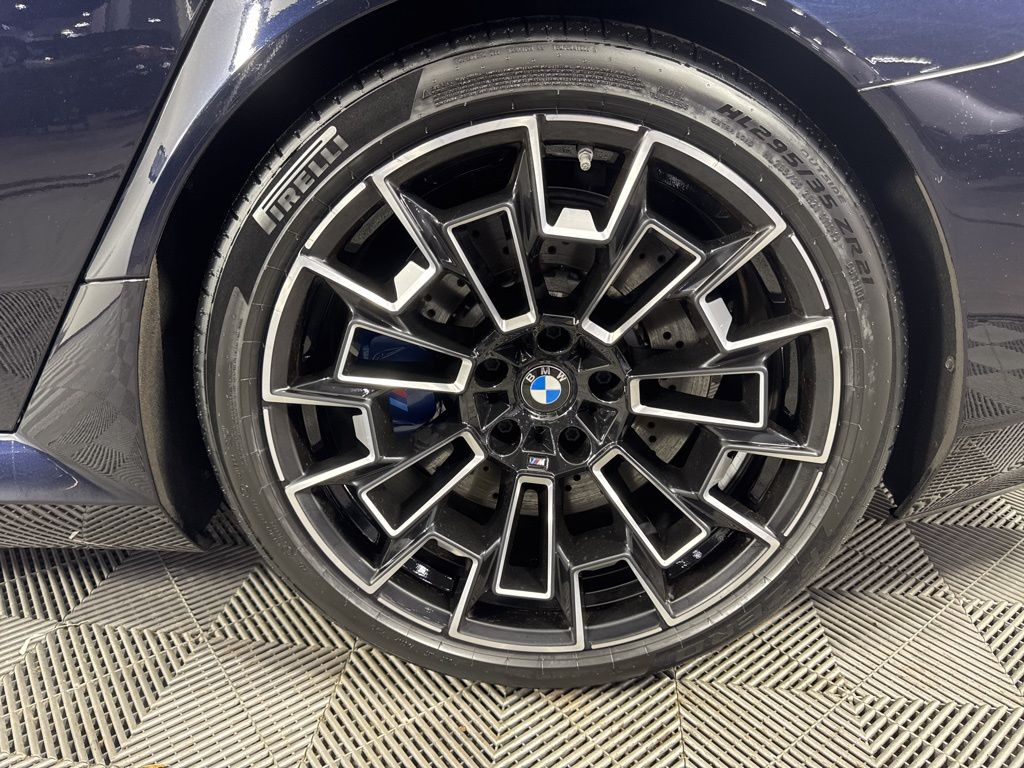 Thumbnail: 2026 BMW M5 - 11