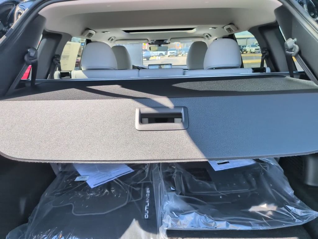 New 2026 Black Mitsubishi SE image 9