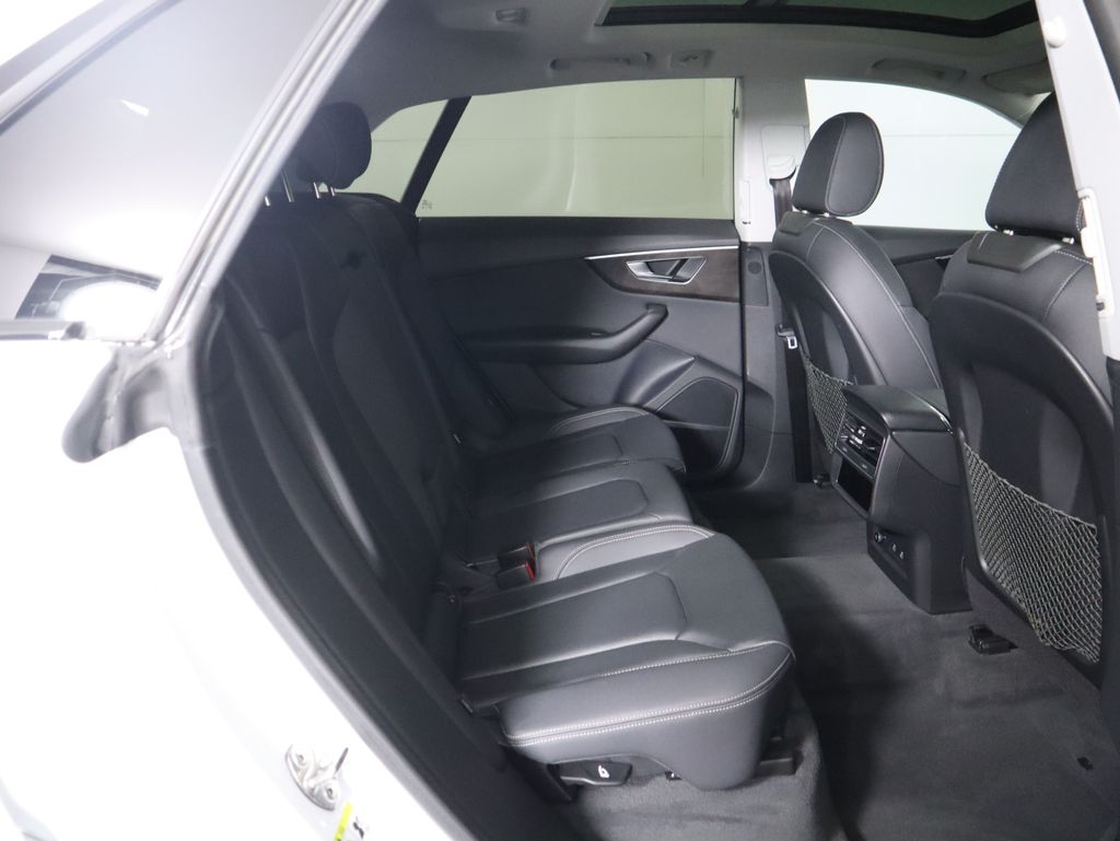 Thumbnail: 2022 Audi Q8 - 22