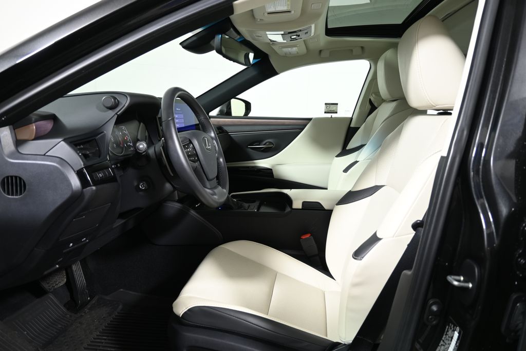 Thumbnail: 2025 Lexus ES - 3