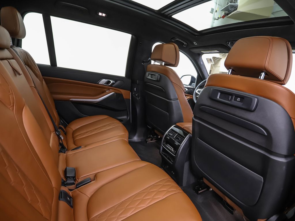 Thumbnail: 2022 BMW X7 - 32