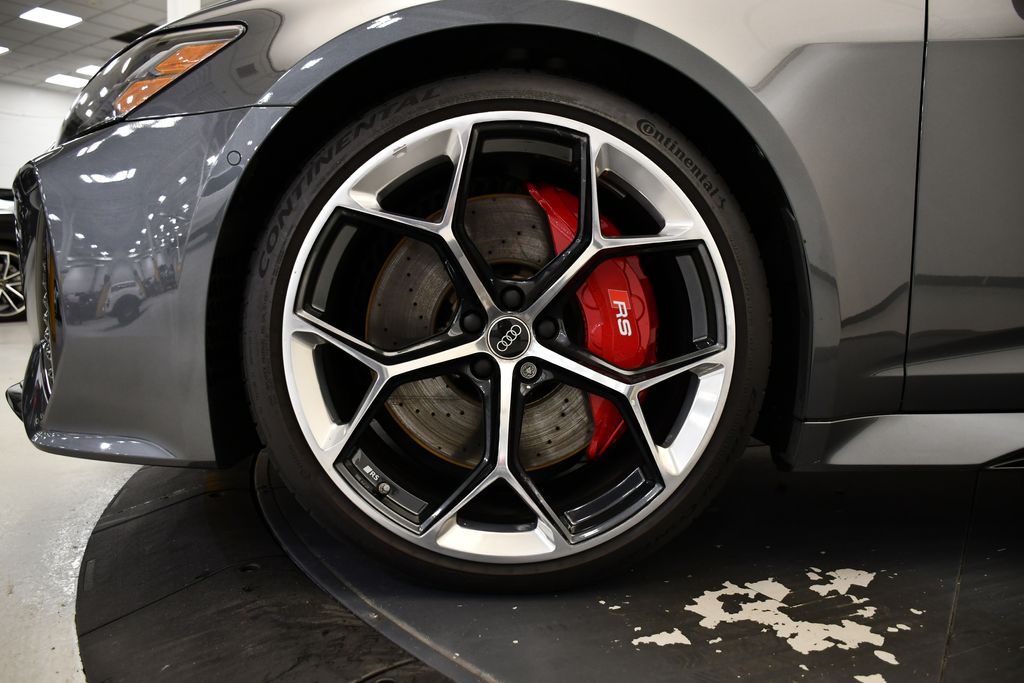 Thumbnail: 2024 Audi RS 6 - 13