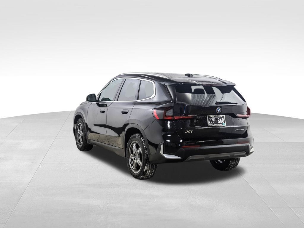 Thumbnail: 2023 BMW X1 - 3
