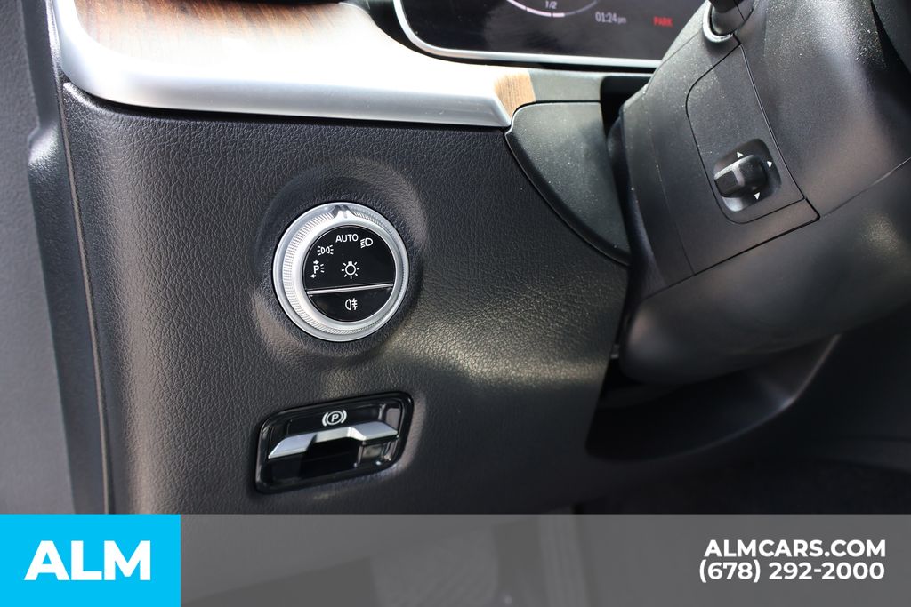 Used 2025 Black Mercedes-Benz C 300 image 13