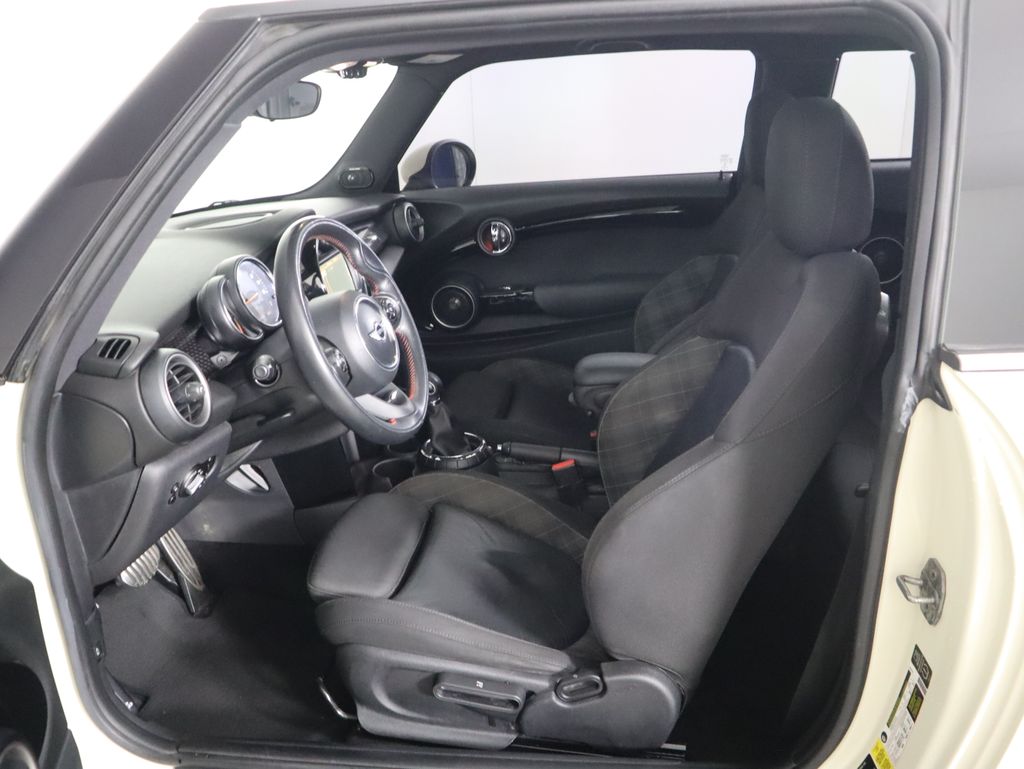 Thumbnail: 2015 MINI Cooper - 18