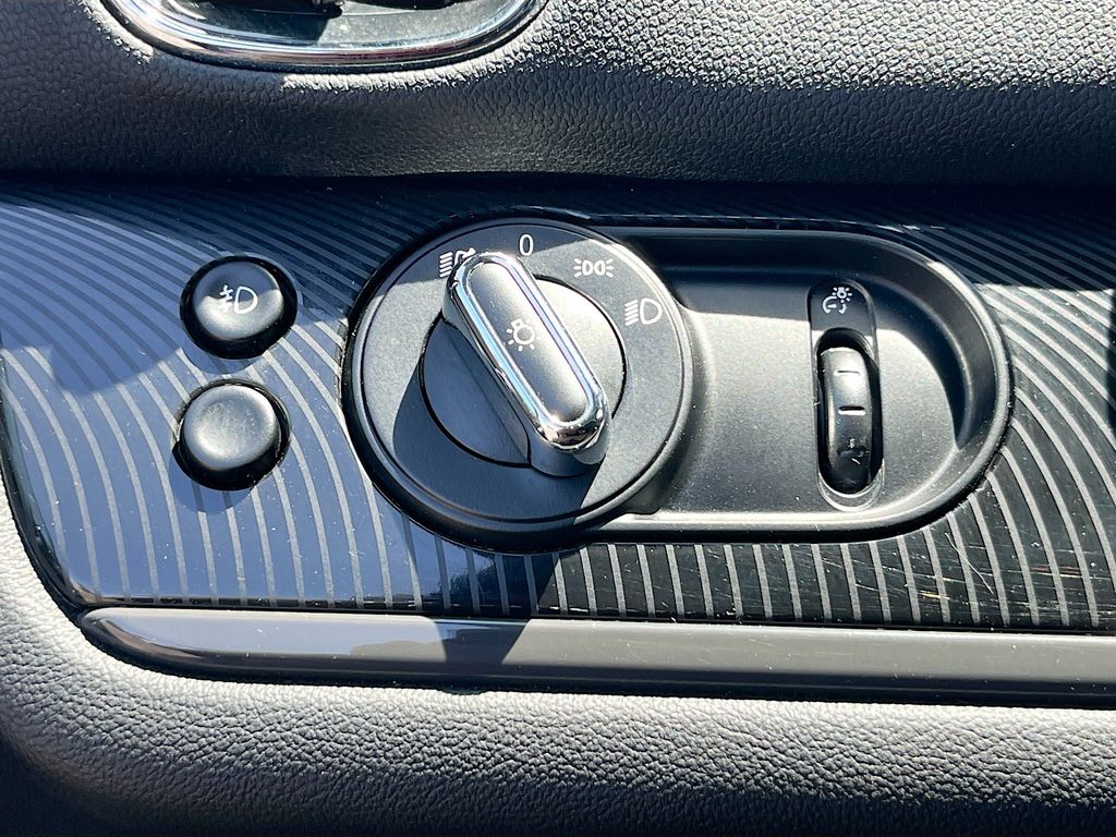 Used 2018 Black MINI Base image 10