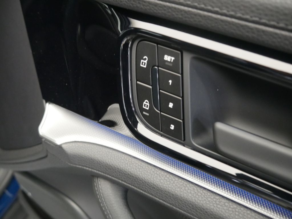 Thumbnail: 2026 Porsche Panamera - 26