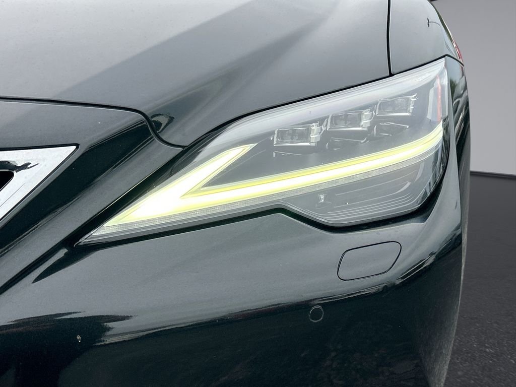 Thumbnail: 2022 Lexus LS - 30