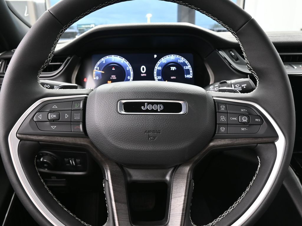 New 2026 Diamond Black Crystal Pearlcoat Jeep Limited image 27