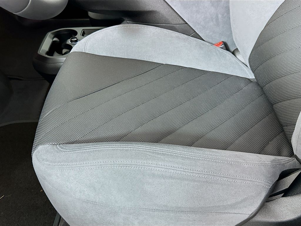 Thumbnail: 2026 BMW iX - 21