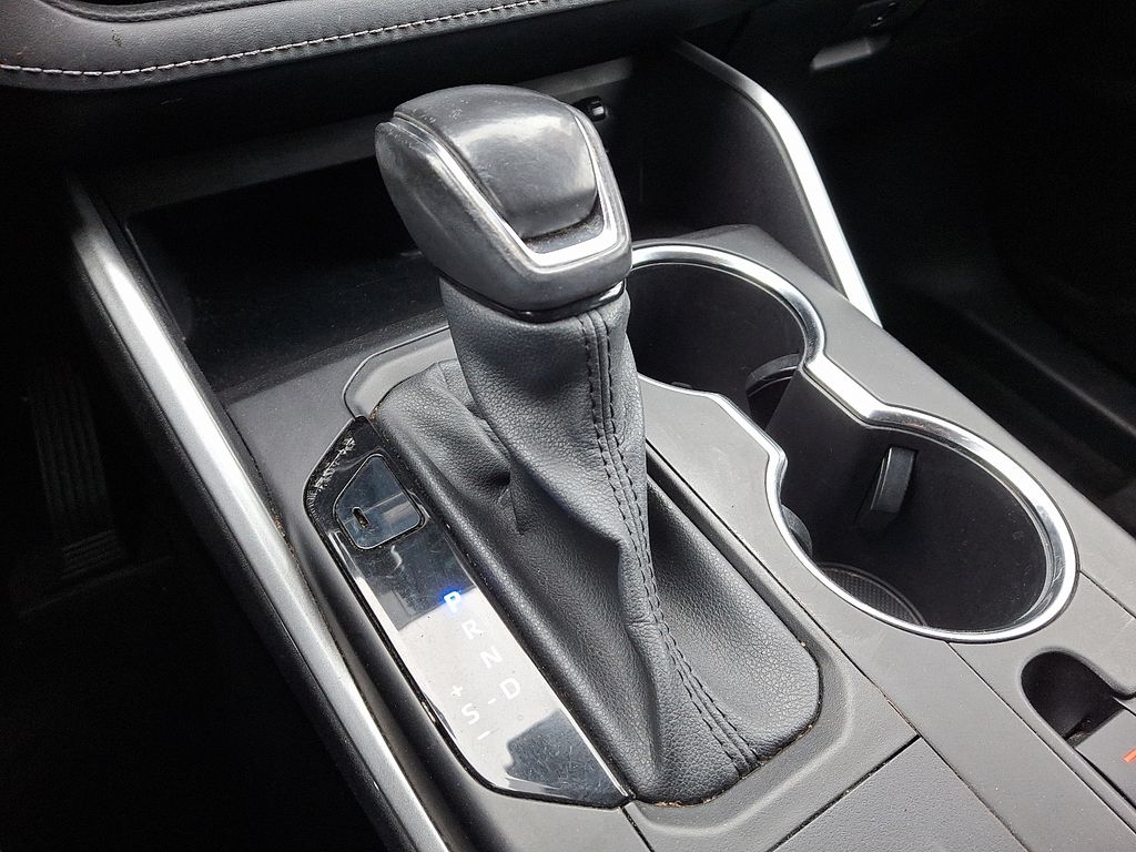 Thumbnail: 2021 Toyota Highlander - 16