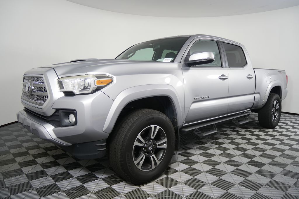 Thumbnail: 2016 Toyota Tacoma - 9