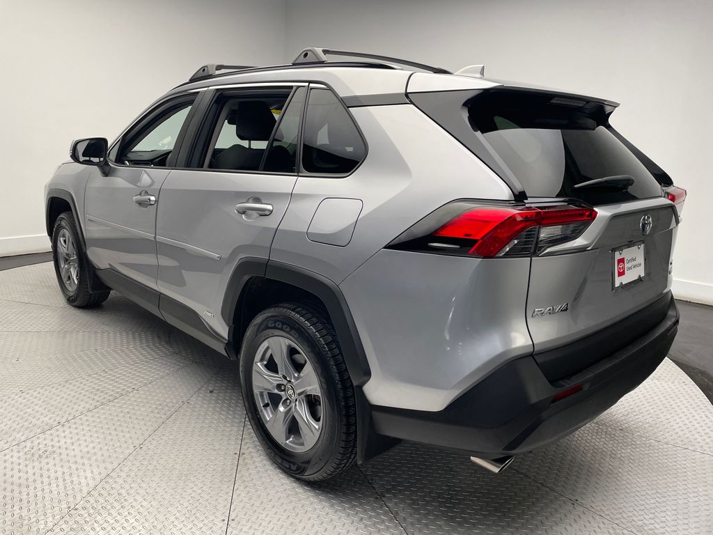 2022 Toyota RAV4 XLE 7