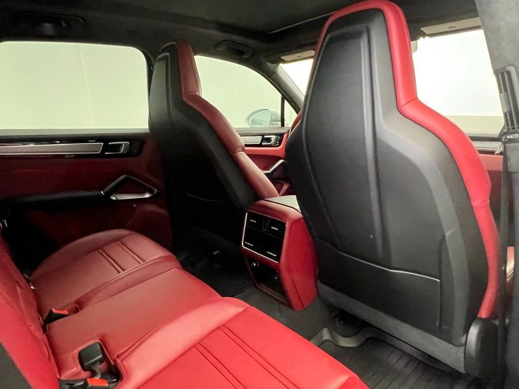 Thumbnail: 2023 Porsche Cayenne - 16