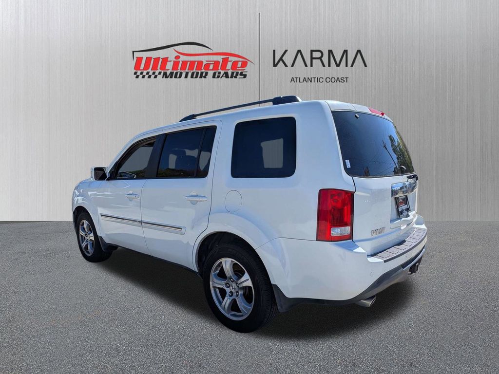 View vehicle photo 5
