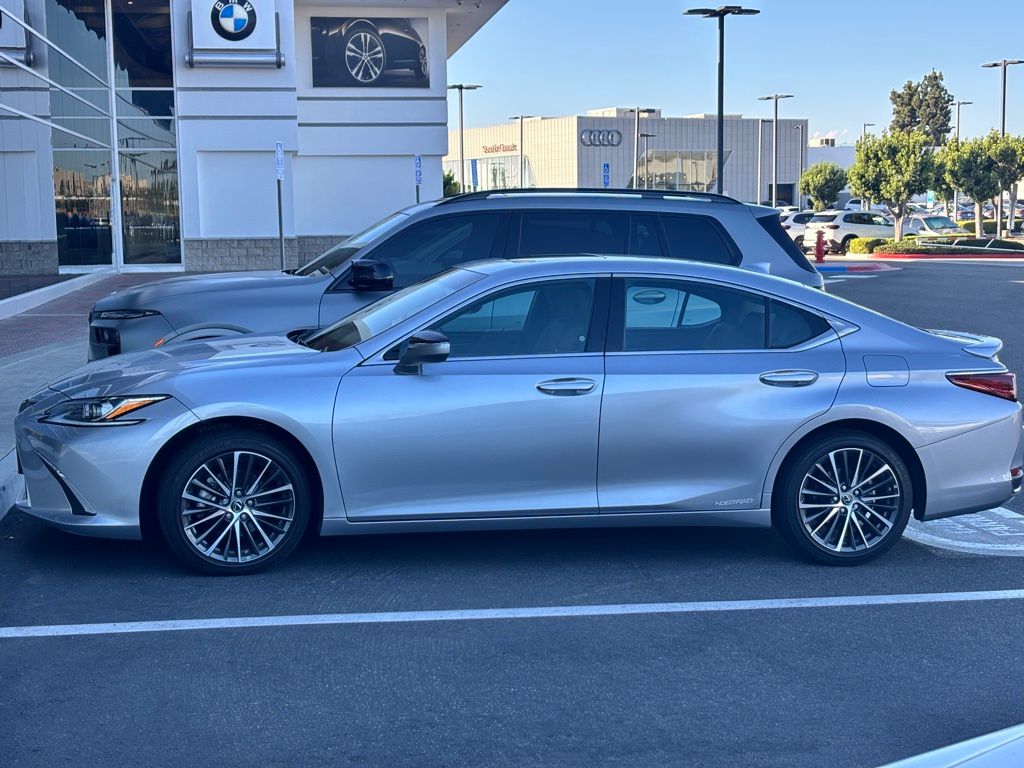 Thumbnail: 2022 Lexus ES - 4