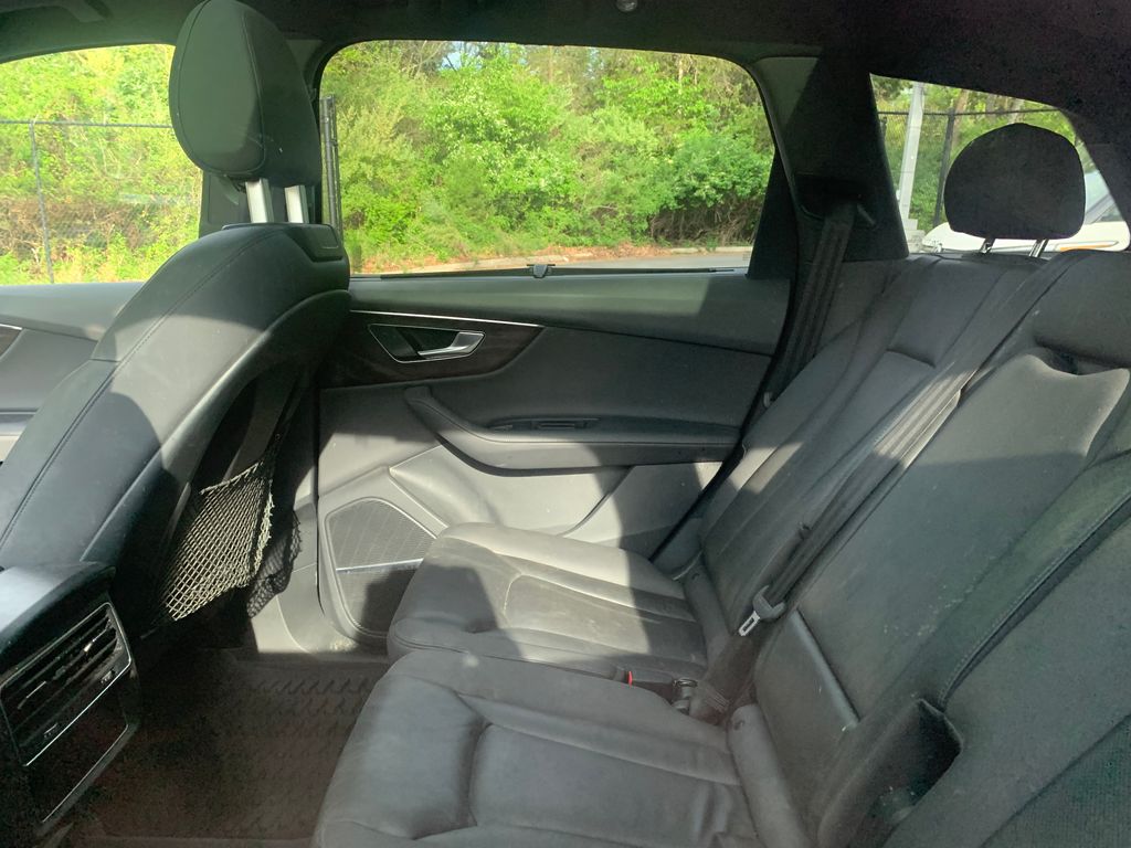 Thumbnail: 2024 Audi Q7 - 6