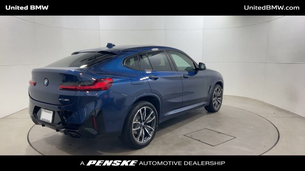 2025 BMW X4 xDrive30i 8