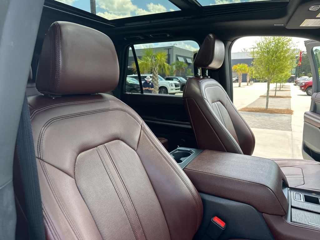 2023 Oxford White Ford Expedition Limited RWD SUV