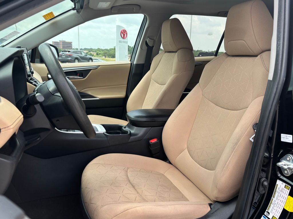 2021 Toyota RAV4 Hybrid XLE photo