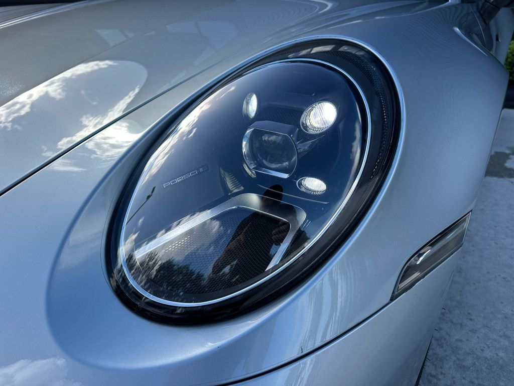 Thumbnail: 2020 Porsche 911 - 9