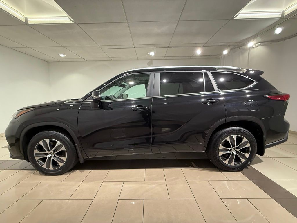 Thumbnail: 2023 Toyota Highlander - 2