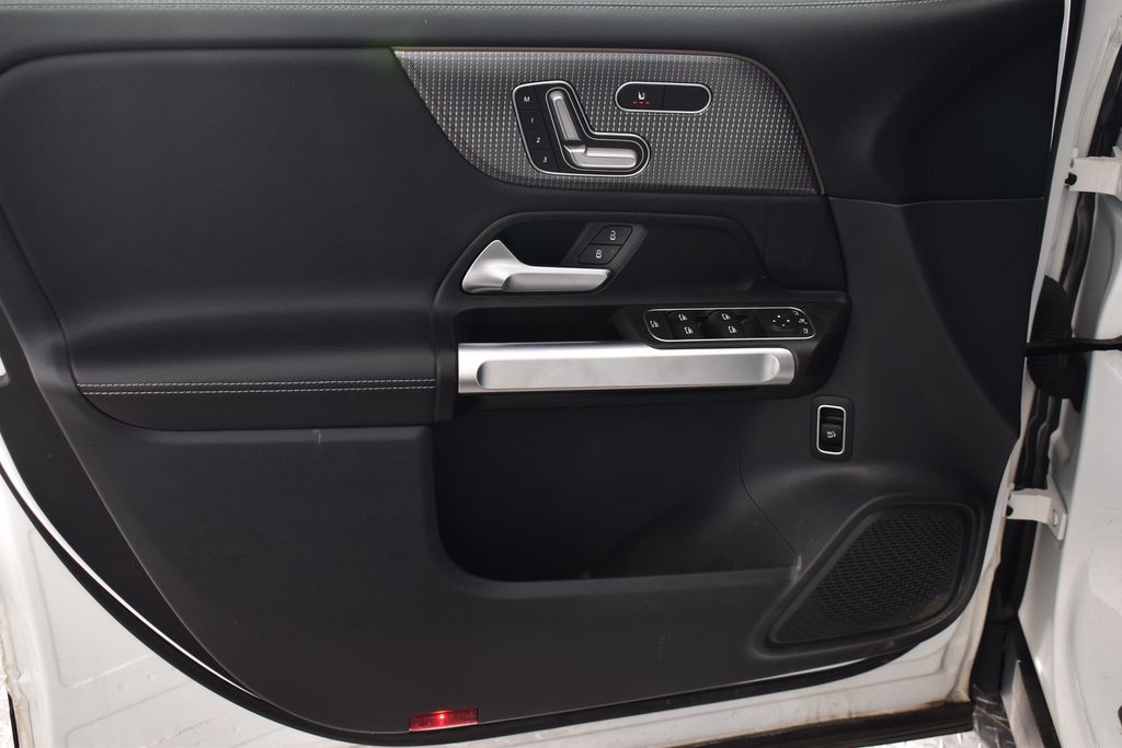 Thumbnail: 2022 Mercedes-Benz GLB - 11