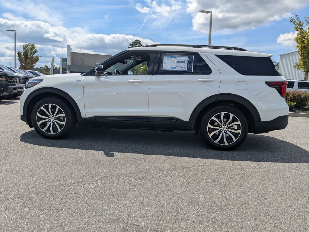 2025 Ford Explorer ST-Line