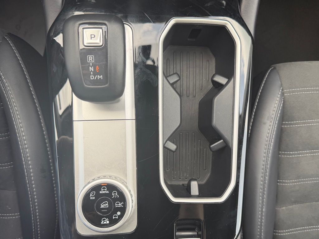 2025 Mitsubishi Outlander SE Silver at South Hills Kia
