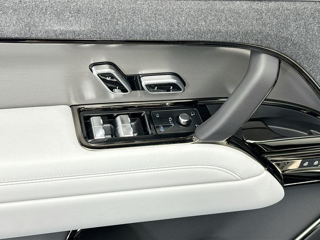 Thumbnail: 2026 Land Rover Range Rover Sport - 22