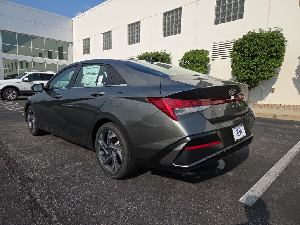 Thumbnail: 2025 Hyundai Elantra - 4