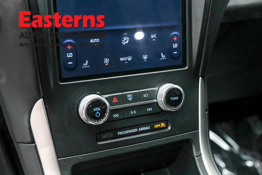 Used 2024 Silver Ford SEL image 20
