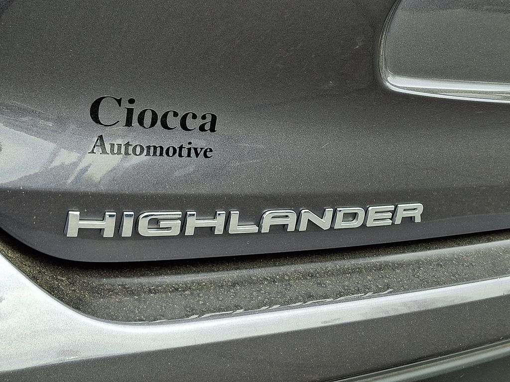 used 2023 Toyota Highlander car, priced at $38,995