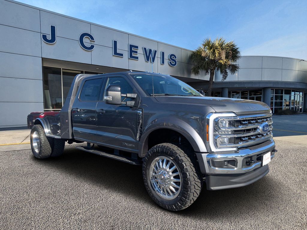 2025 Ford F-550 Chassis LARIAT