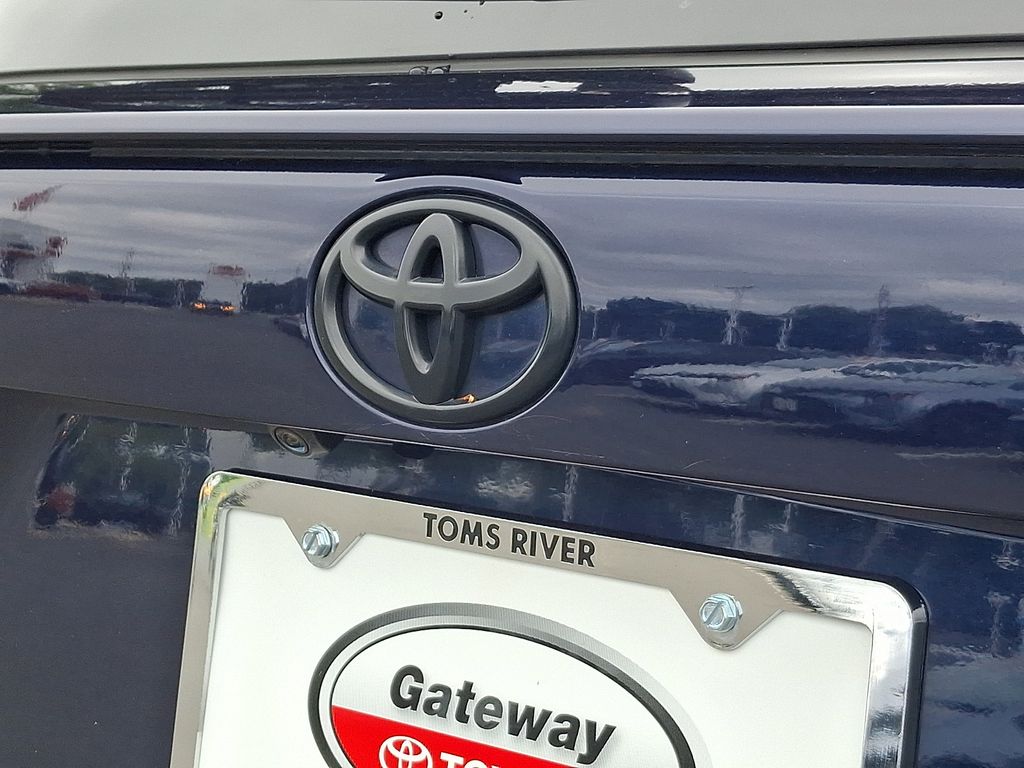 Thumbnail: 2020 Toyota RAV4 - 31