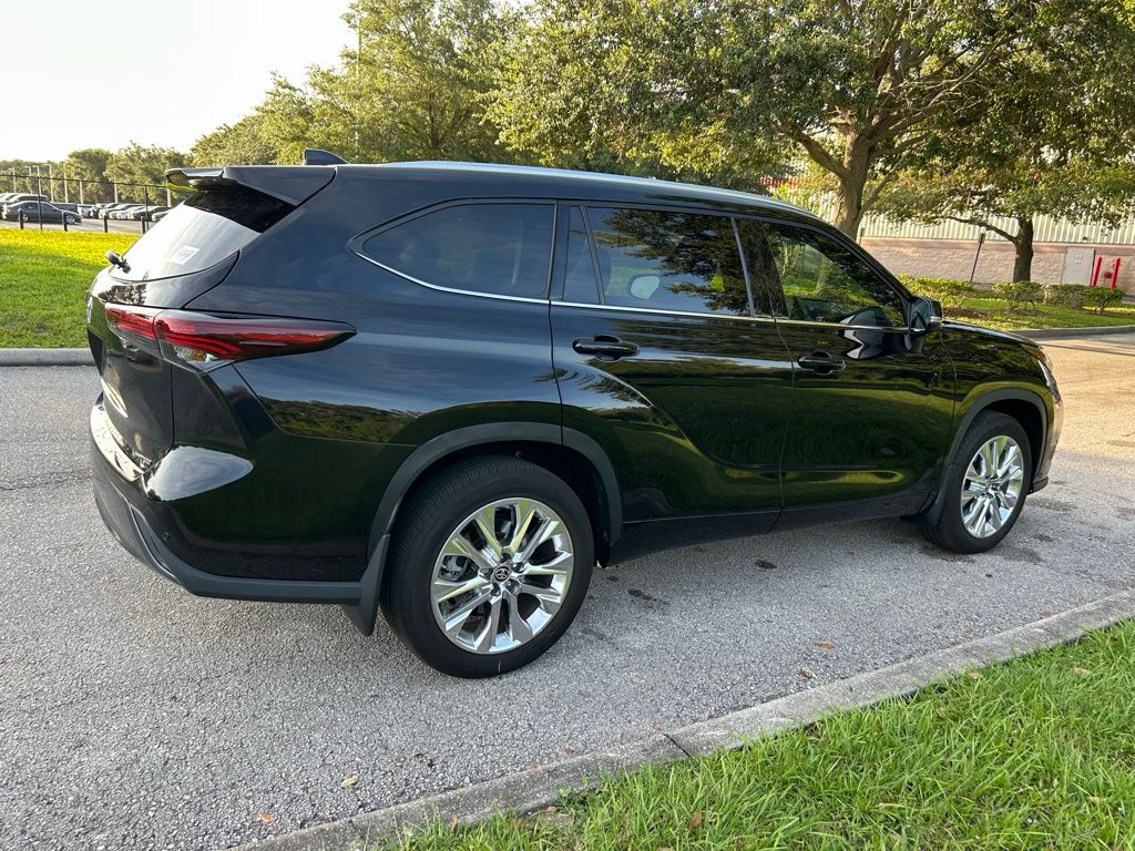 Thumbnail: 2024 Toyota Highlander - 5