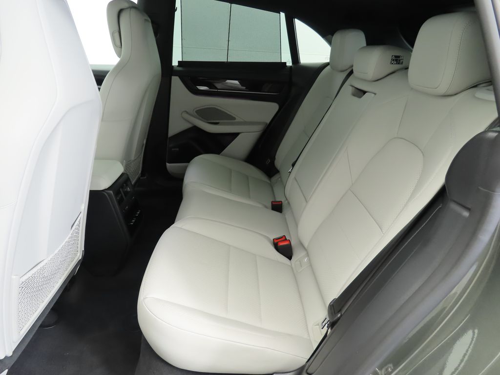 2024 Porsche Macan T 23