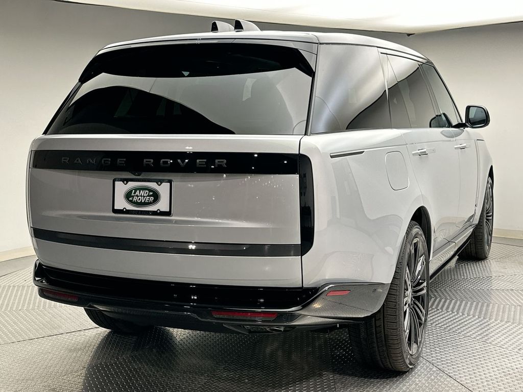2025 Land Rover Range Rover SE 2