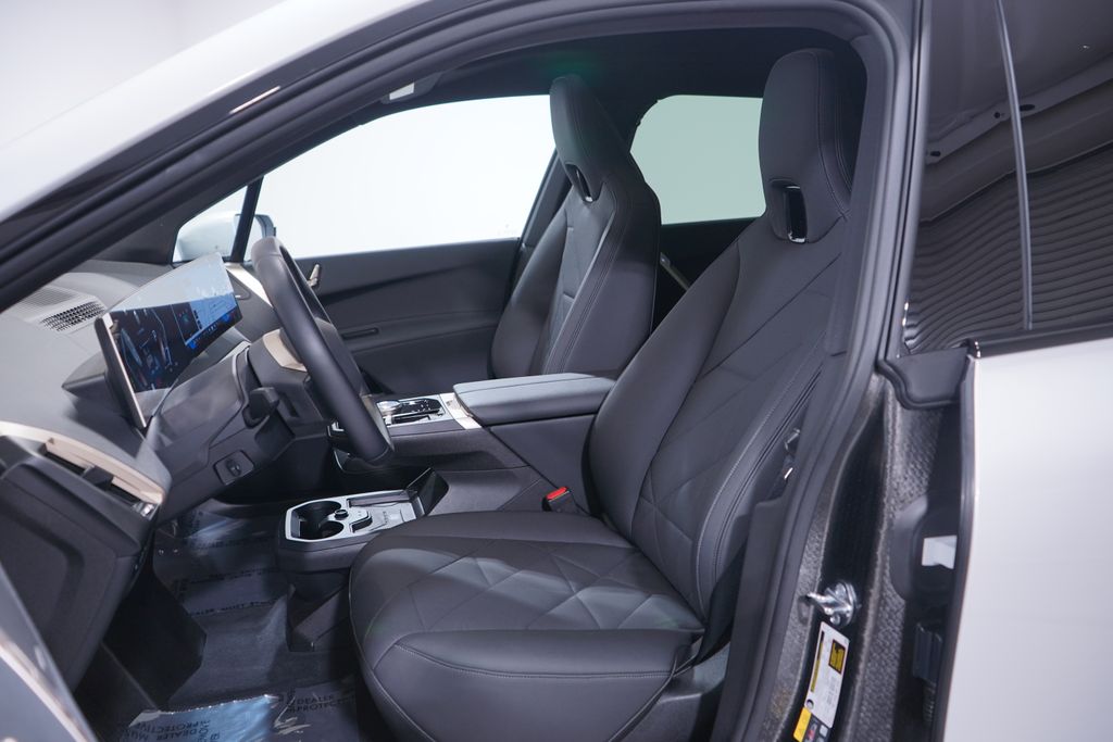 Thumbnail: 2026 BMW iX - 7