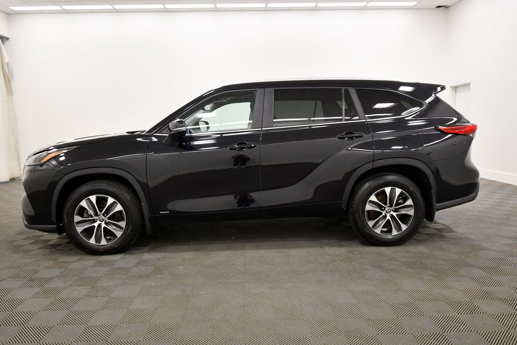 Used 2023 Toyota Highlander Hybrid SUV