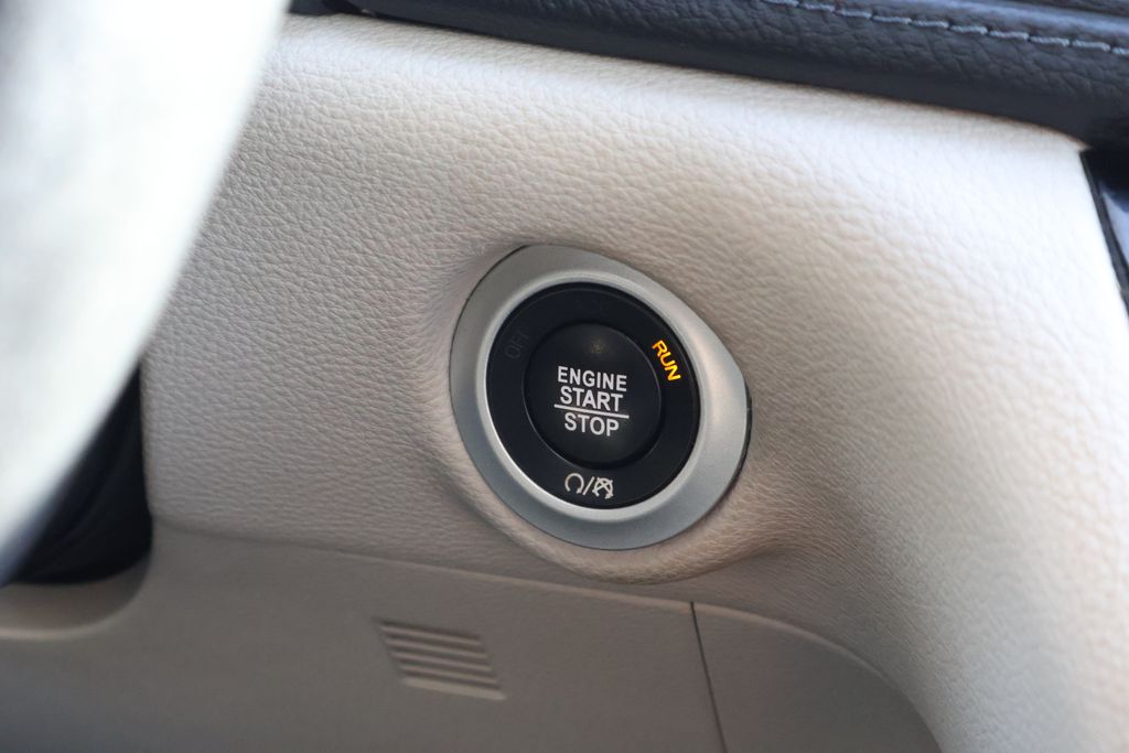 Thumbnail: 2018 Chrysler Pacifica - 24