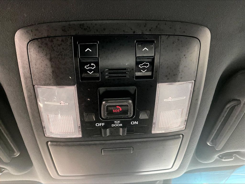 2022 Lexus GX — photo 27
