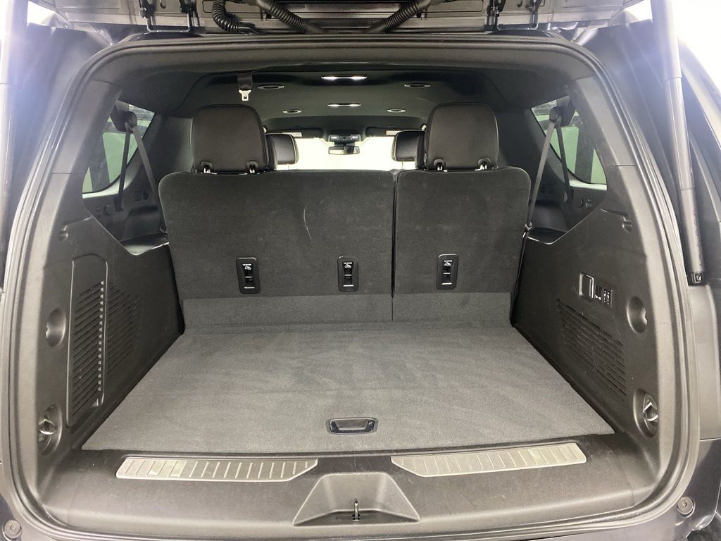 2023 Chevrolet Suburban Premier photo