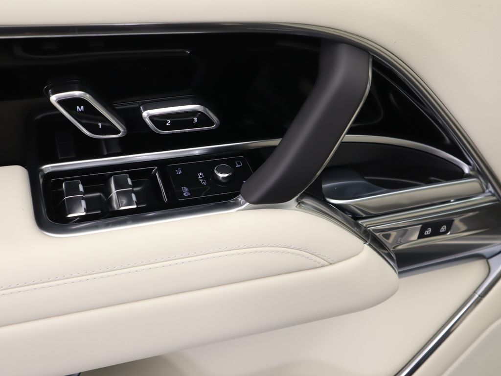 Thumbnail: 2025 Land Rover Range Rover - 23