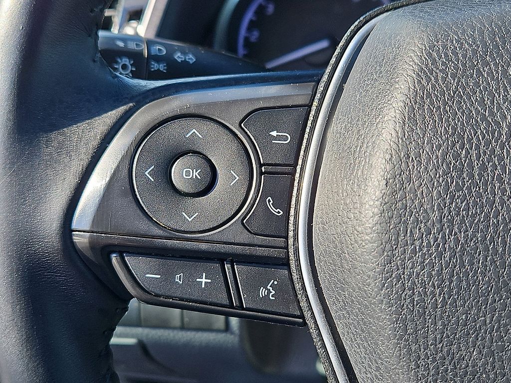 Thumbnail: 2018 Toyota Camry - 23