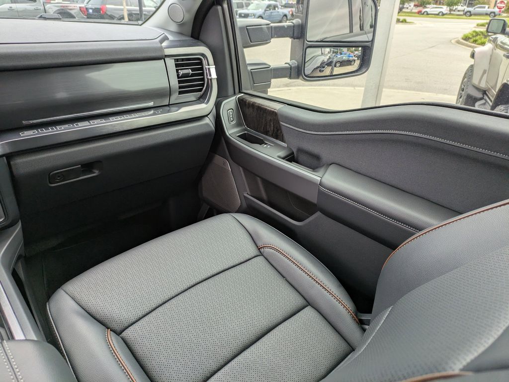 2025 Ford F-250 Black Widow