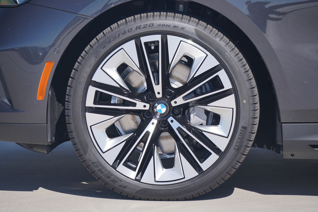 Thumbnail: 2026 BMW i5 - 5