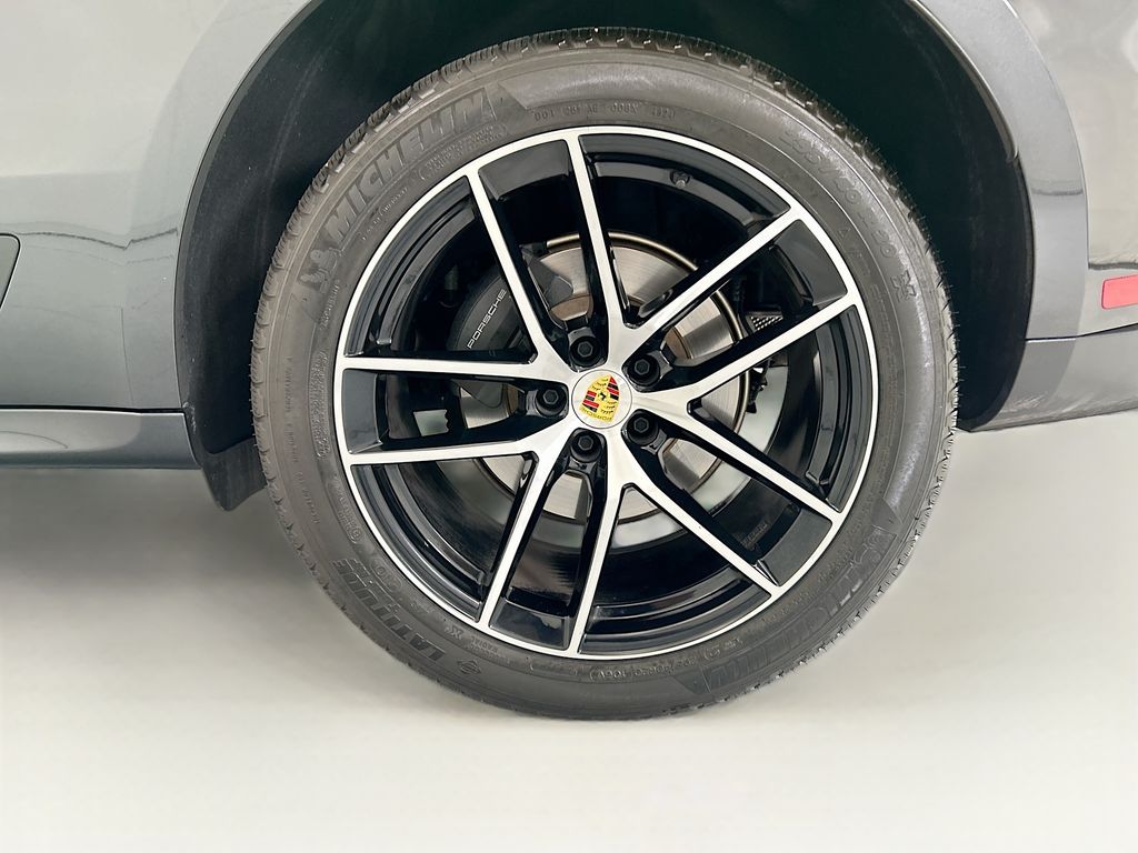 Thumbnail: 2025 Porsche Macan - 31
